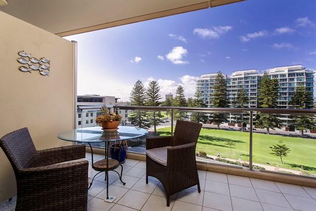 Glenelg Holiday Apartments-Pier Adelaide Exterior photo